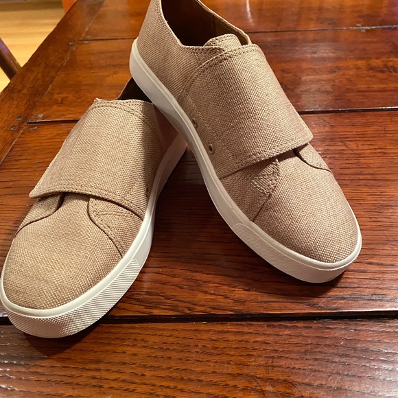 Vince Blair Linen Sneakers, Size 7, NEW - Picture 1 of 4